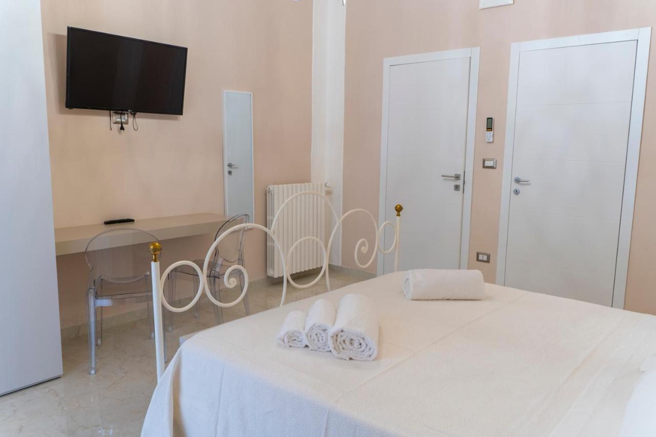 Hotel A Casa Dei Miei à San Pietro Vernotico Extérieur photo