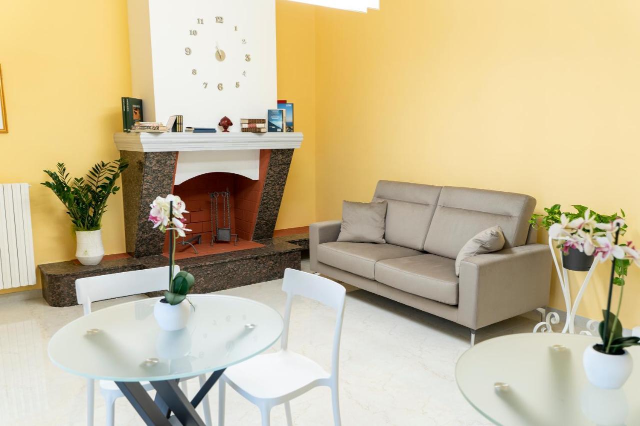Hotel A Casa Dei Miei à San Pietro Vernotico Extérieur photo